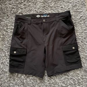 NWT Women’s Performance Dickies Cargo Short